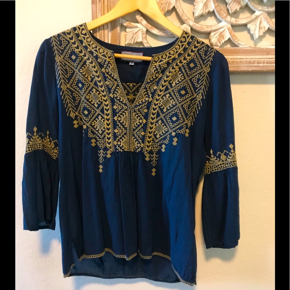 🛍Johnny Was V Neck Top blue w/ embroidery 🎉🛍